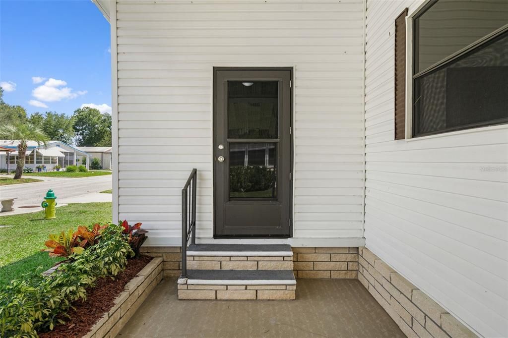 For Sale: $149,900 (2 beds, 2 baths, 1043 Square Feet)