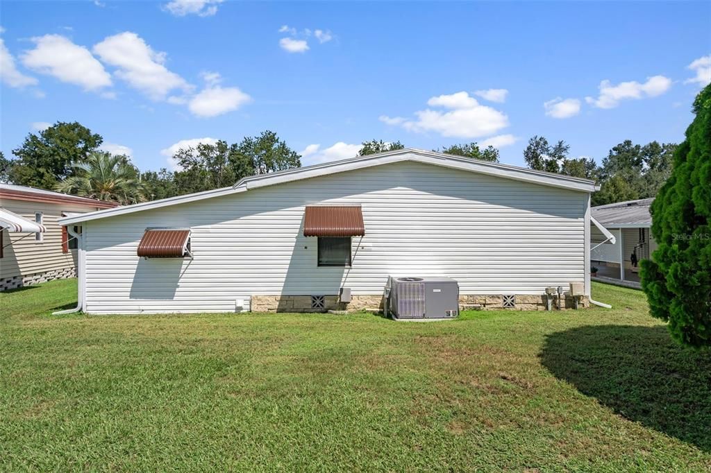 For Sale: $149,900 (2 beds, 2 baths, 1043 Square Feet)