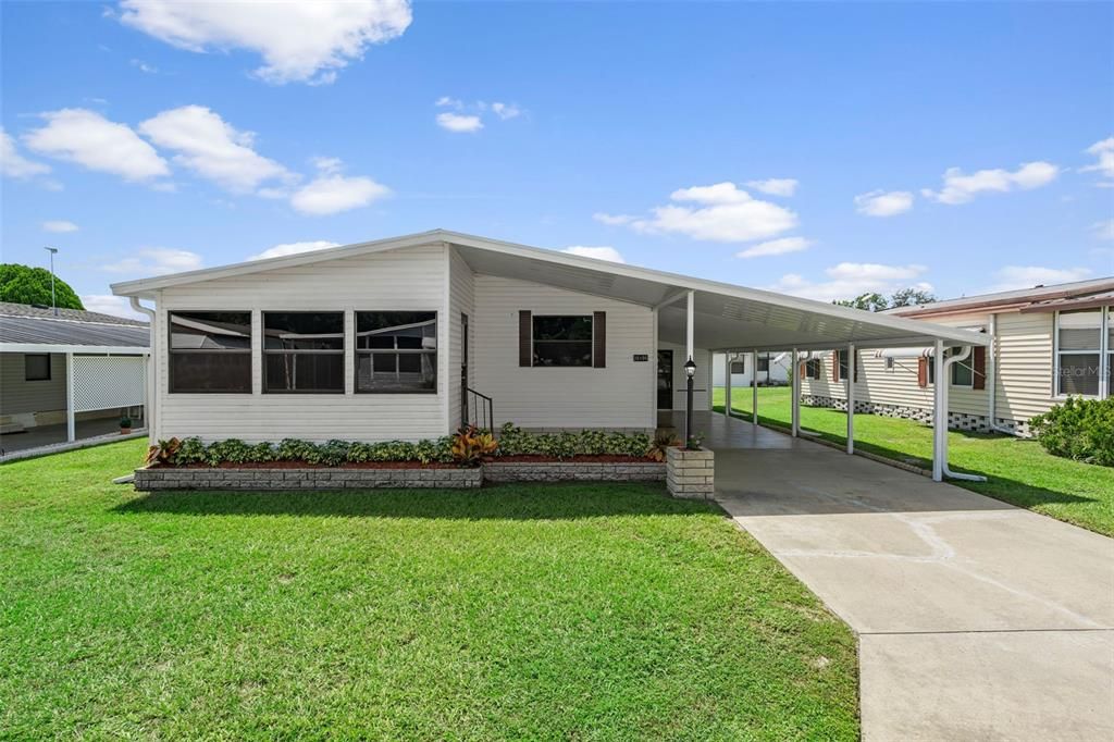 For Sale: $149,900 (2 beds, 2 baths, 1043 Square Feet)