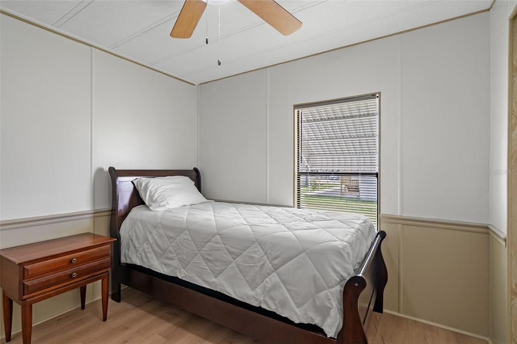 For Sale: $149,900 (2 beds, 2 baths, 1043 Square Feet)