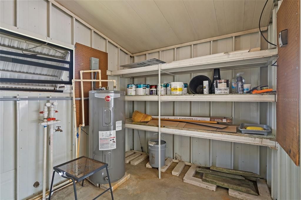 For Sale: $149,900 (2 beds, 2 baths, 1043 Square Feet)