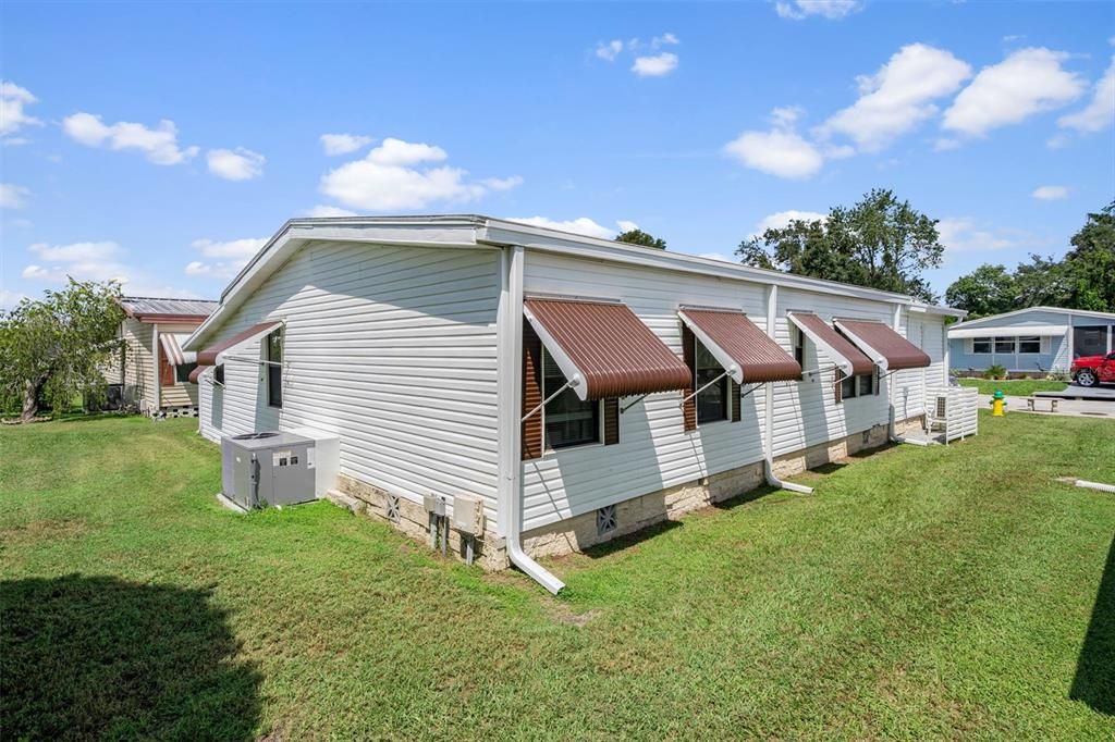 For Sale: $149,900 (2 beds, 2 baths, 1043 Square Feet)