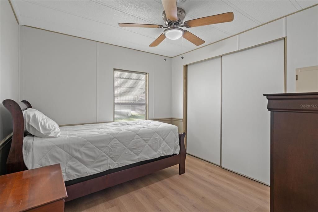 For Sale: $149,900 (2 beds, 2 baths, 1043 Square Feet)