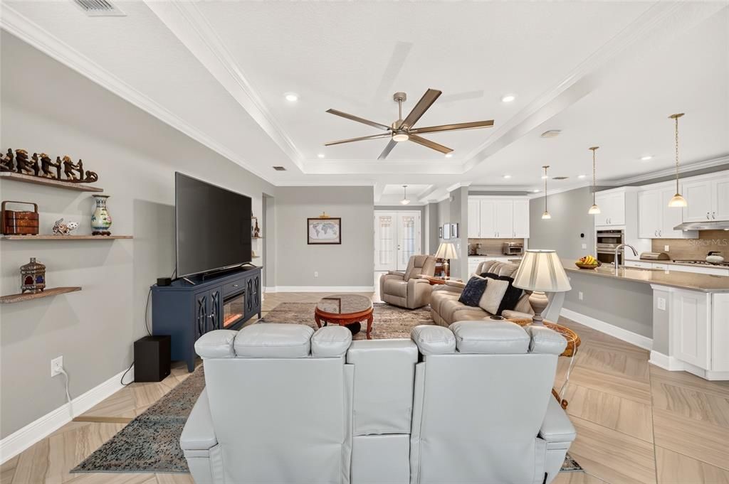 En Venta: $649,850 (3 camas, 3 baños, 2889 Pies cuadrados)