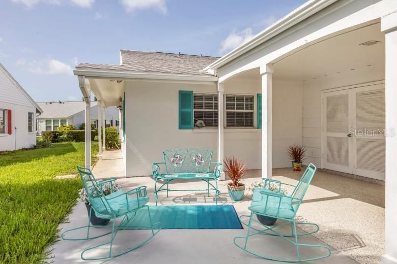 For Sale: $195,000 (1 beds, 1 baths, 893 Square Feet)