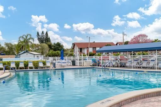 For Sale: $195,000 (1 beds, 1 baths, 893 Square Feet)