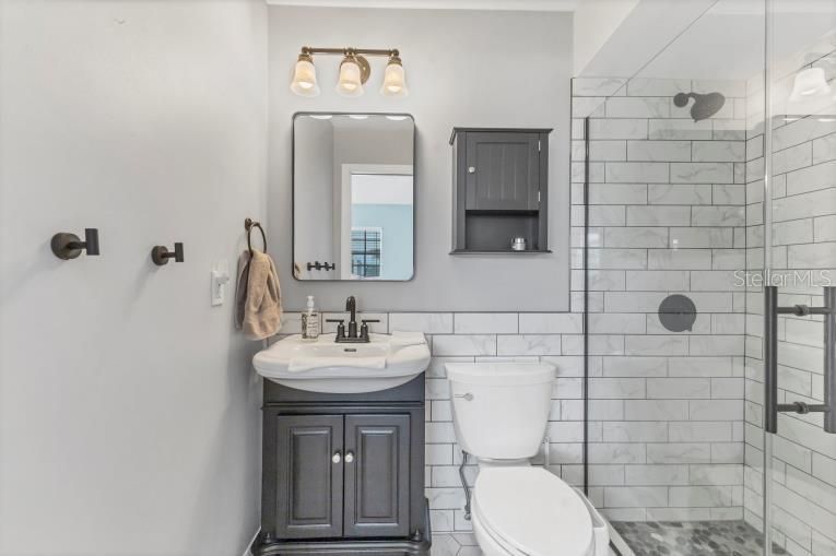 For Sale: $195,000 (1 beds, 1 baths, 893 Square Feet)