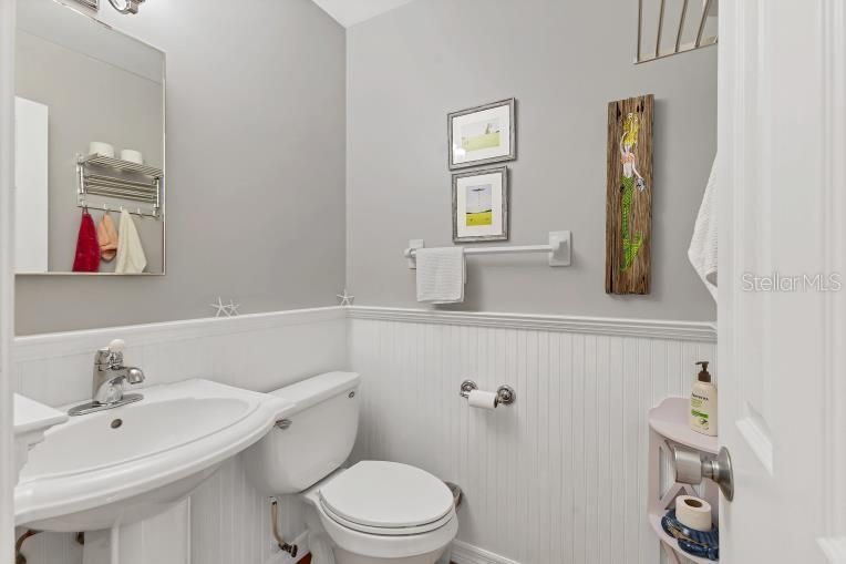 For Sale: $195,000 (1 beds, 1 baths, 893 Square Feet)