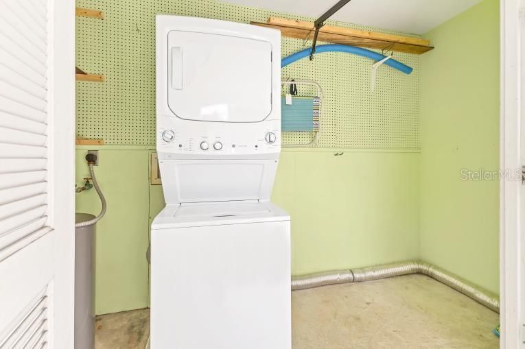 For Sale: $195,000 (1 beds, 1 baths, 893 Square Feet)