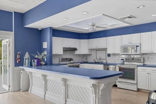 For Sale: $195,000 (1 beds, 1 baths, 893 Square Feet)