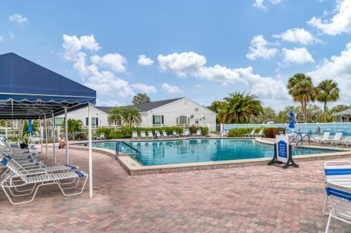 For Sale: $195,000 (1 beds, 1 baths, 893 Square Feet)