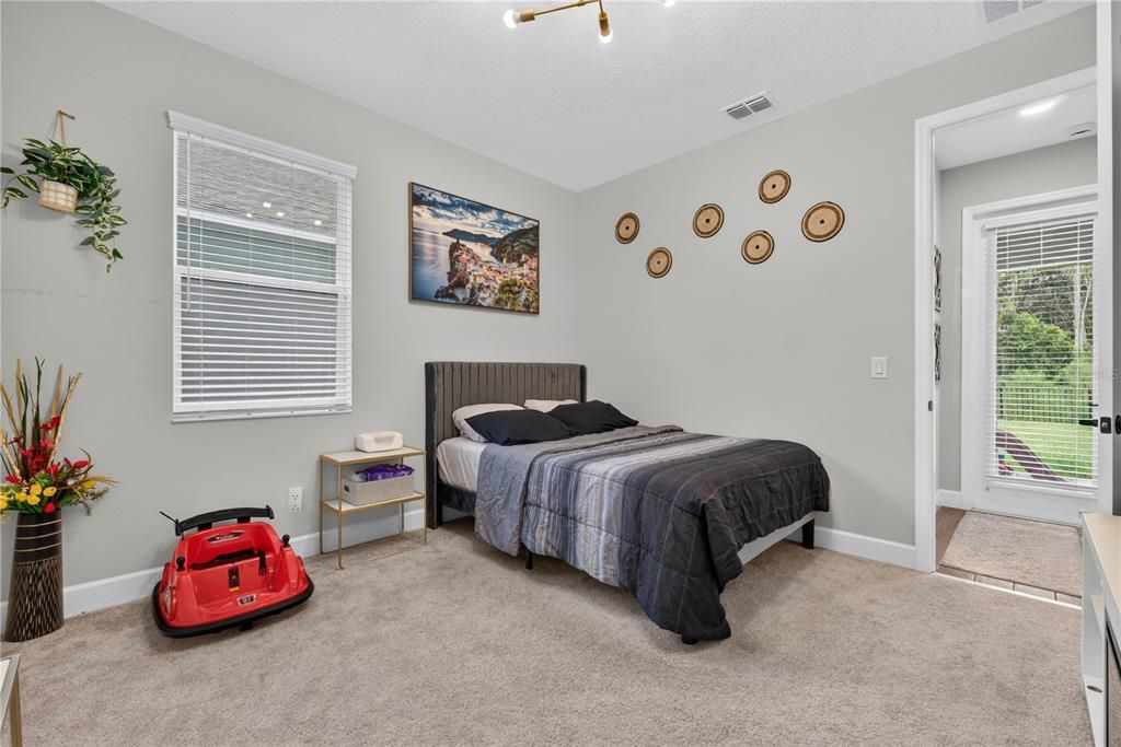 For Sale: $749,900 (5 beds, 4 baths, 3291 Square Feet)