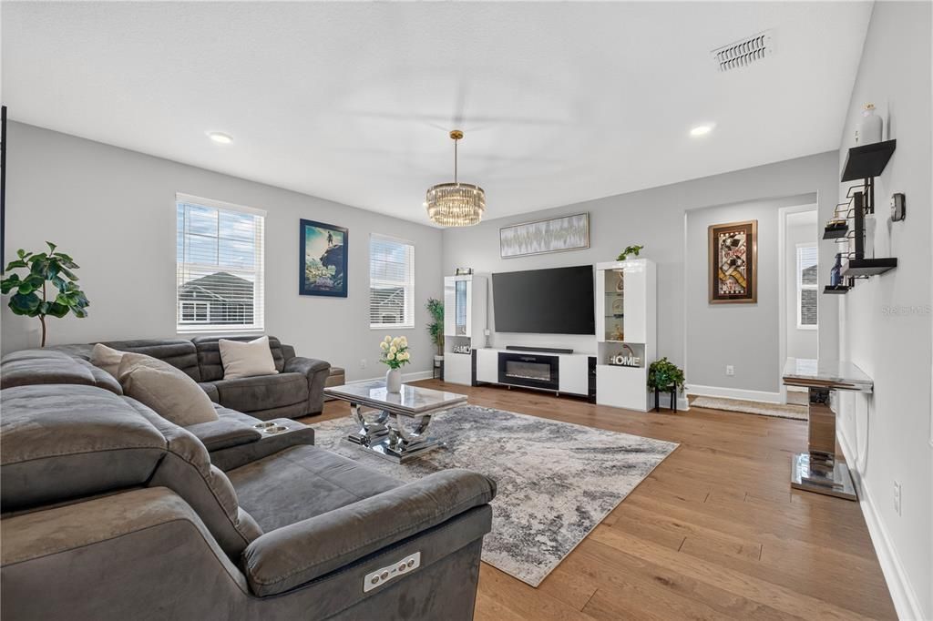 For Sale: $749,900 (5 beds, 4 baths, 3291 Square Feet)