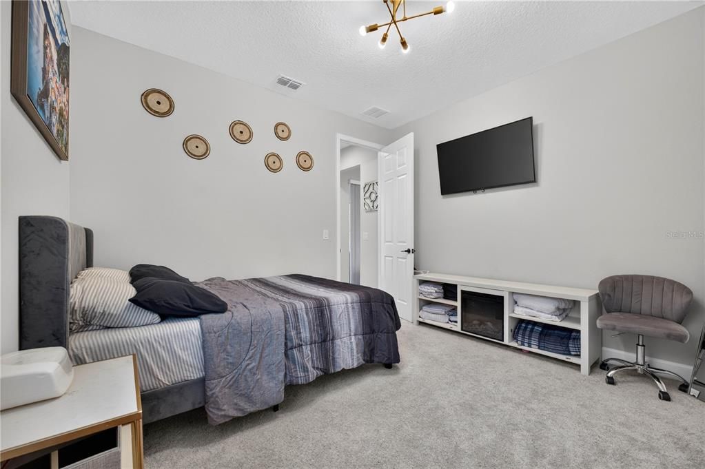 For Sale: $749,900 (5 beds, 4 baths, 3291 Square Feet)
