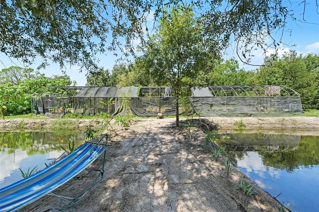 For Sale: $350,000 (2 beds, 1 baths, 898 Square Feet)