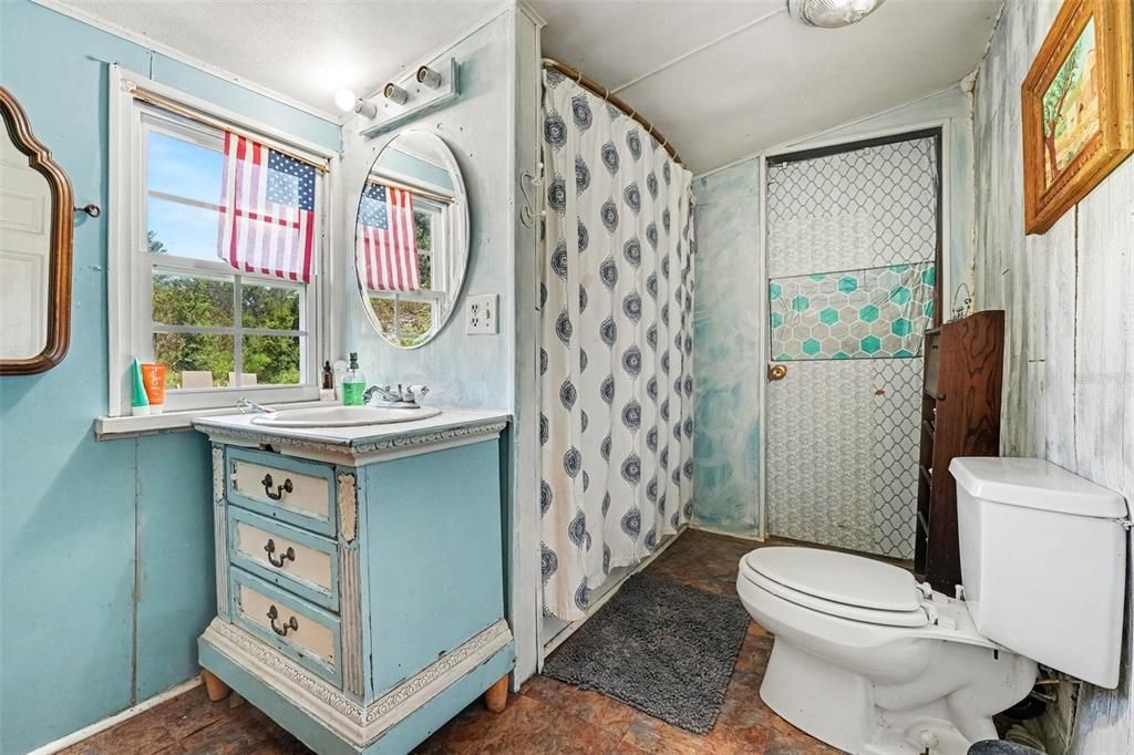 For Sale: $350,000 (2 beds, 1 baths, 898 Square Feet)