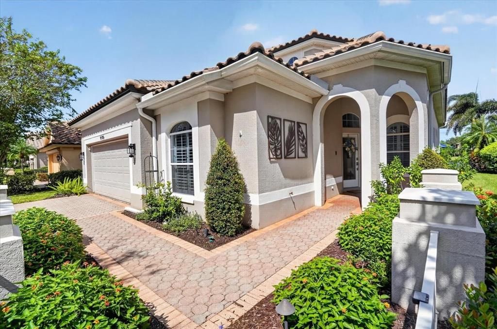 For Sale: $1,021,000 (3 beds, 2 baths, 2084 Square Feet)