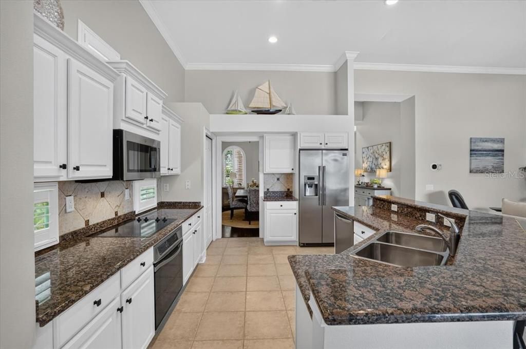 For Sale: $1,021,000 (3 beds, 2 baths, 2084 Square Feet)