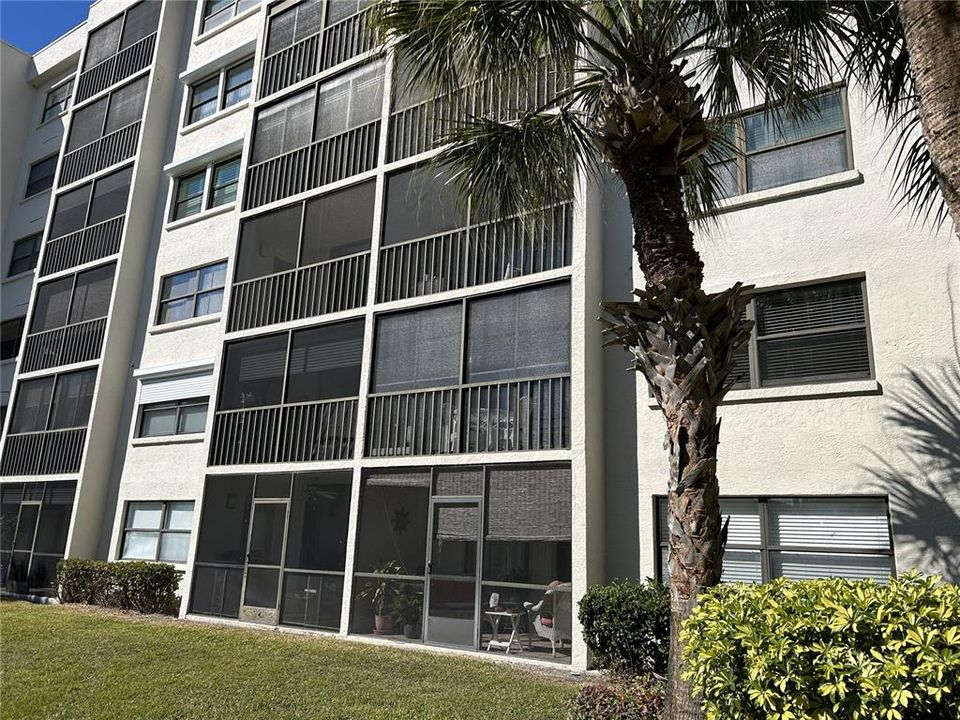 For Rent: $2,100 (2 beds, 2 baths, 1030 Square Feet)