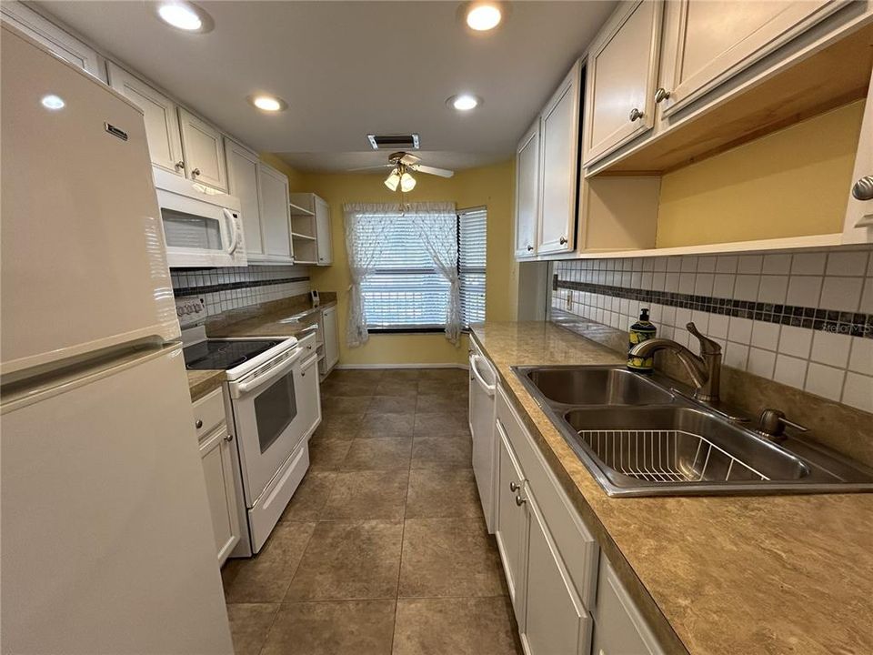 For Rent: $2,100 (2 beds, 2 baths, 1030 Square Feet)