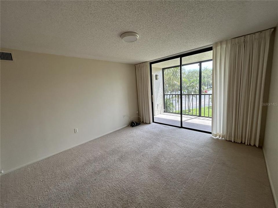 For Rent: $2,100 (2 beds, 2 baths, 1030 Square Feet)