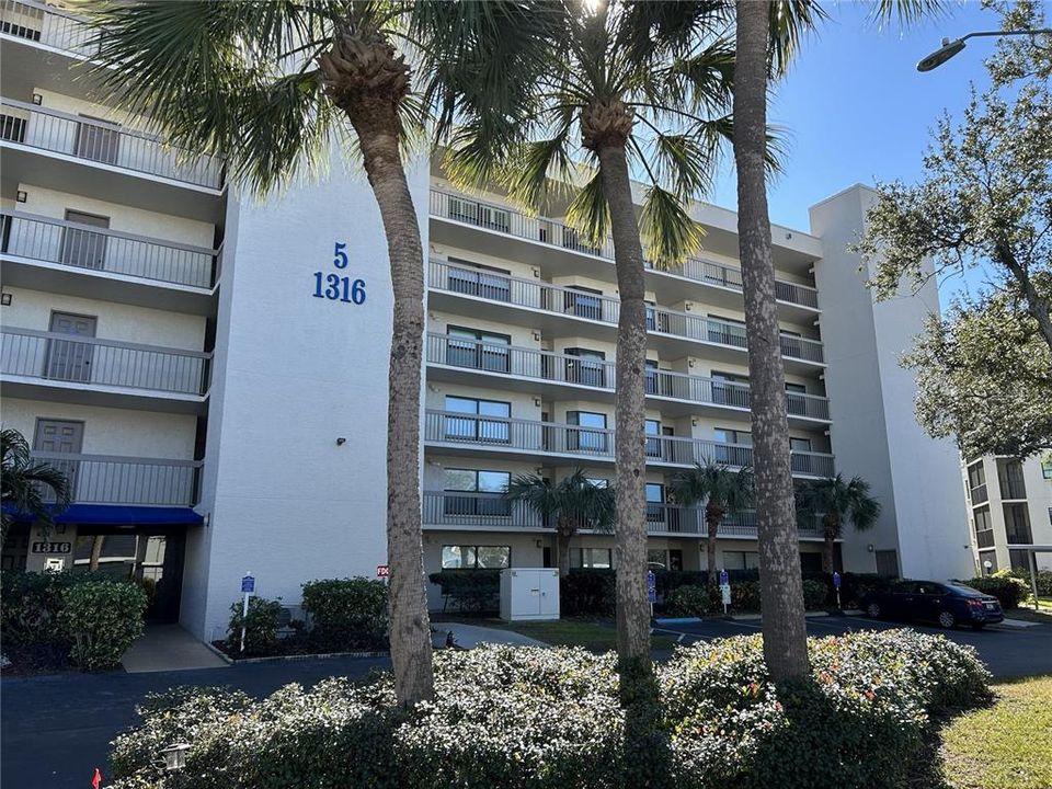 For Rent: $2,100 (2 beds, 2 baths, 1030 Square Feet)