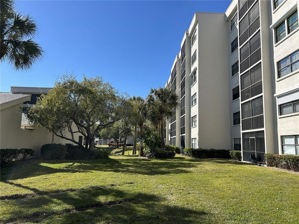 For Rent: $2,100 (2 beds, 2 baths, 1030 Square Feet)