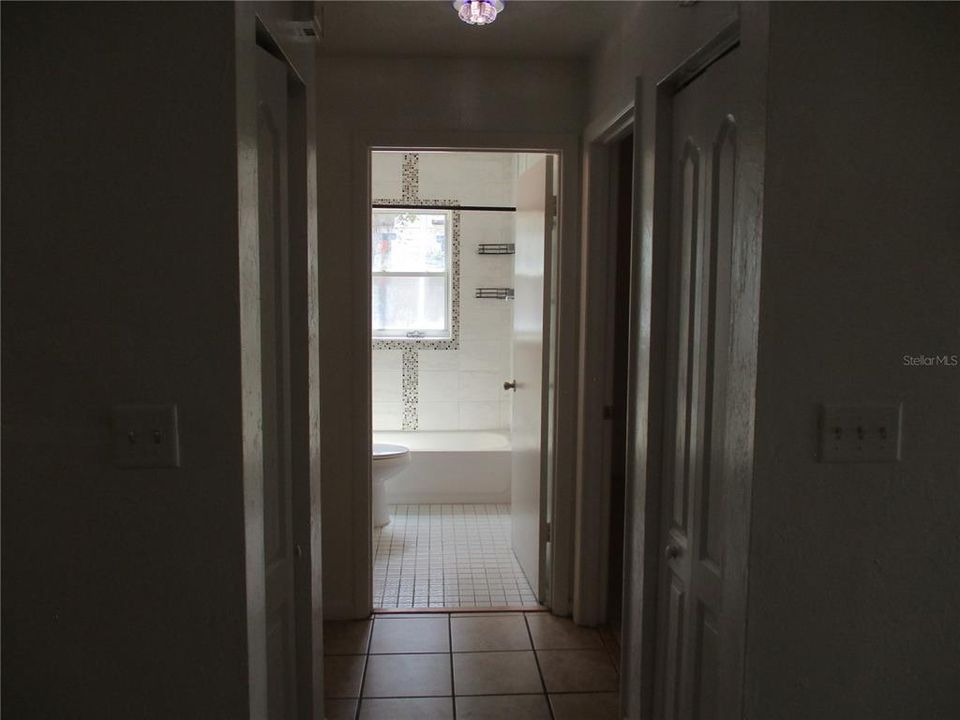 For Rent: $1,400 (2 beds, 1 baths, 840 Square Feet)
