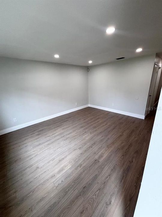 For Rent: $1,800 (2 beds, 1 baths, 1223 Square Feet)