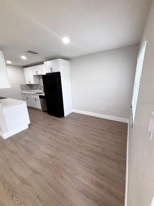 For Rent: $1,800 (2 beds, 1 baths, 1223 Square Feet)