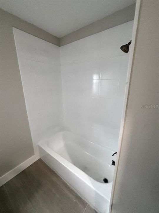 For Rent: $1,800 (2 beds, 1 baths, 1223 Square Feet)