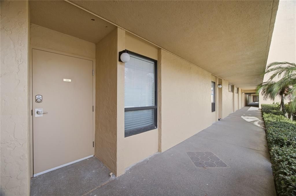 For Sale: $150,000 (1 beds, 1 baths, 810 Square Feet)