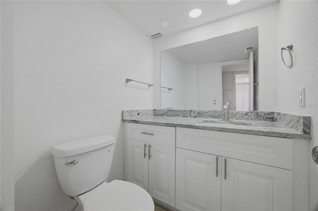 For Sale: $150,000 (1 beds, 1 baths, 810 Square Feet)
