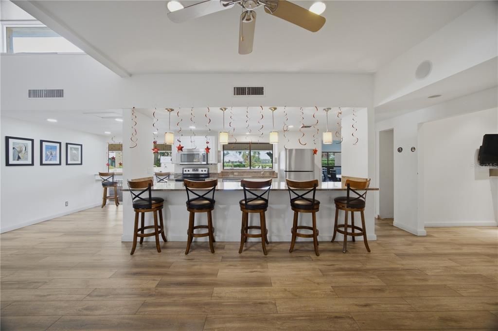 For Sale: $150,000 (1 beds, 1 baths, 810 Square Feet)