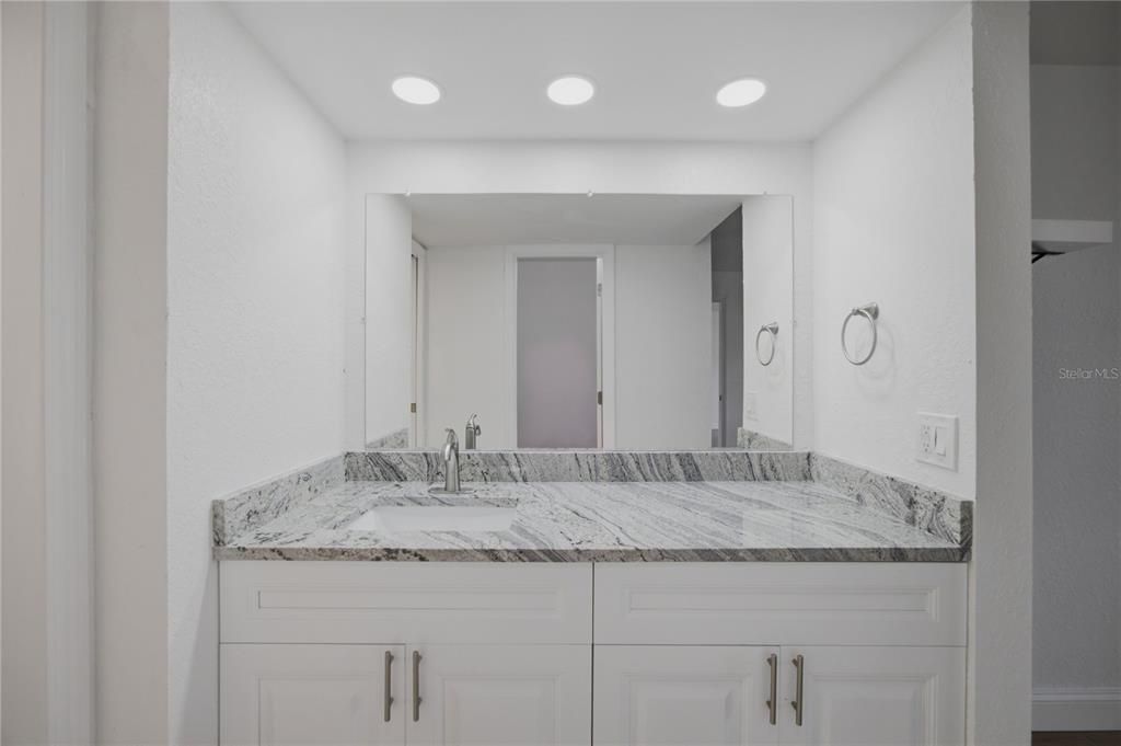 For Sale: $150,000 (1 beds, 1 baths, 810 Square Feet)