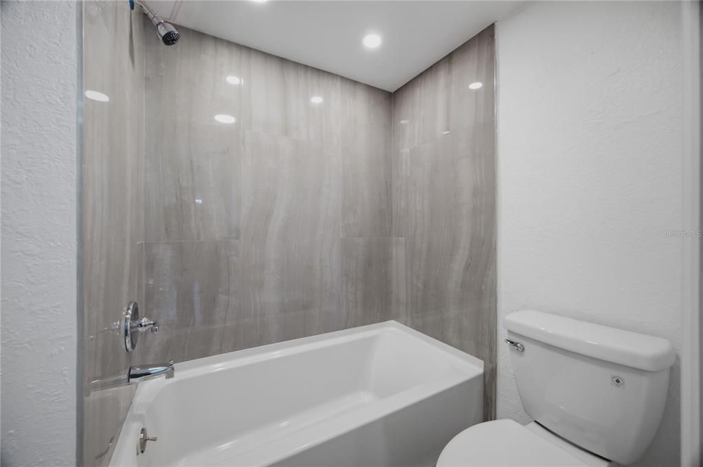 For Sale: $150,000 (1 beds, 1 baths, 810 Square Feet)
