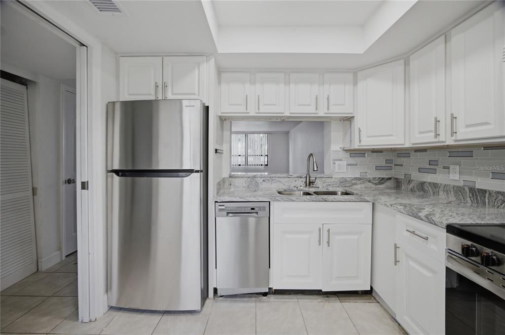 For Sale: $150,000 (1 beds, 1 baths, 810 Square Feet)
