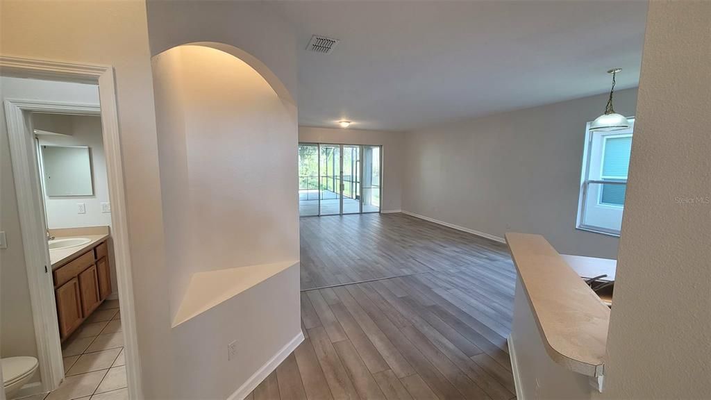 For Rent: $2,500 (4 beds, 2 baths, 2087 Square Feet)
