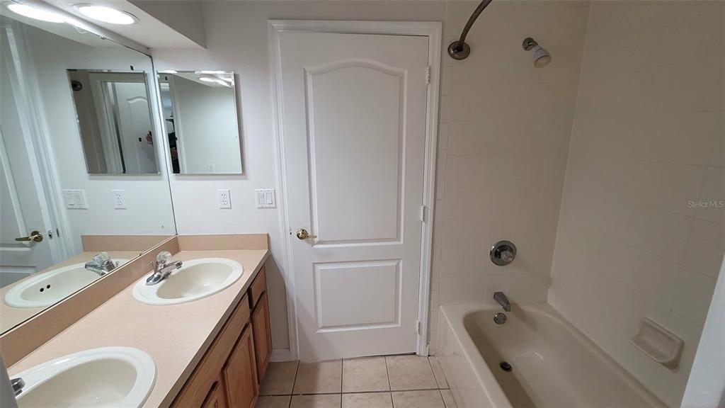For Rent: $2,500 (4 beds, 2 baths, 2087 Square Feet)