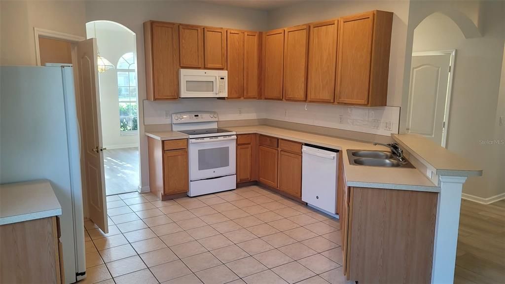 For Rent: $2,500 (4 beds, 2 baths, 2087 Square Feet)
