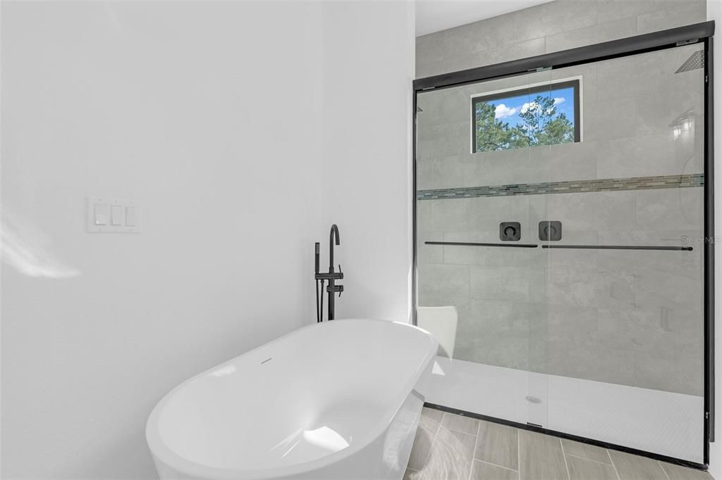 For Sale: $399,000 (4 beds, 3 baths, 2222 Square Feet)