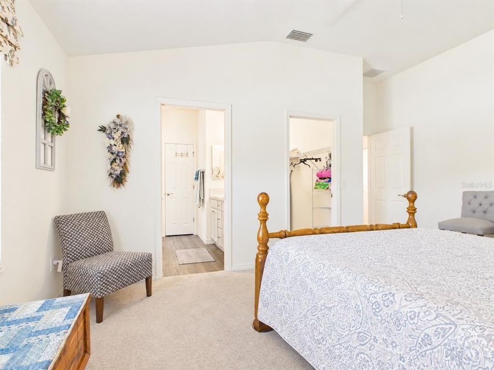 For Sale: $272,000 (2 beds, 2 baths, 1203 Square Feet)
