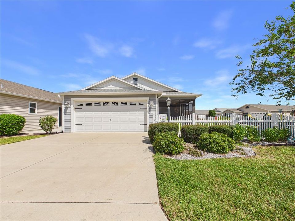 For Sale: $272,000 (2 beds, 2 baths, 1203 Square Feet)