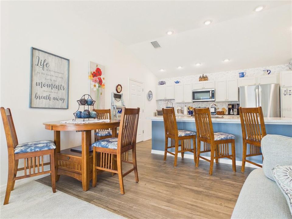 For Sale: $272,000 (2 beds, 2 baths, 1203 Square Feet)