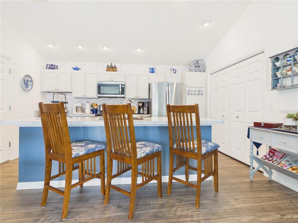For Sale: $272,000 (2 beds, 2 baths, 1203 Square Feet)
