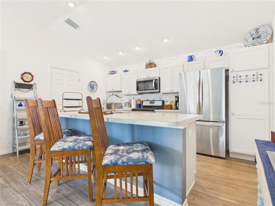 For Sale: $272,000 (2 beds, 2 baths, 1203 Square Feet)