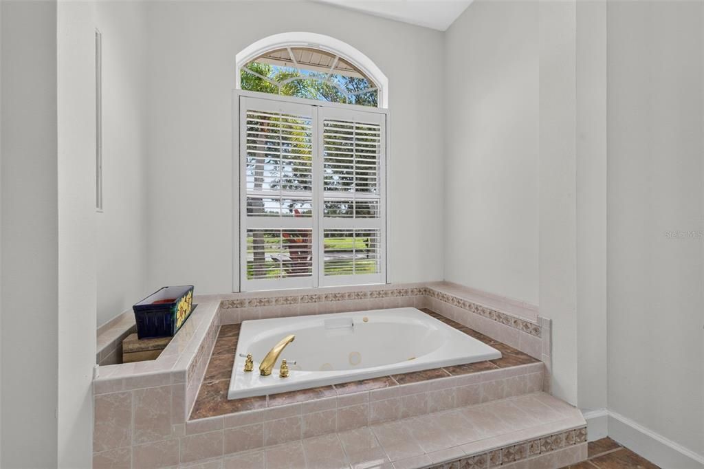 For Sale: $899,000 (5 beds, 4 baths, 3212 Square Feet)