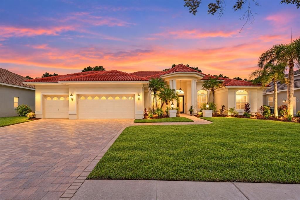 For Sale: $899,000 (5 beds, 4 baths, 3212 Square Feet)