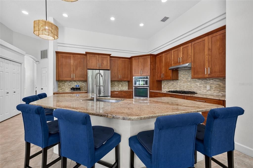 For Sale: $899,000 (5 beds, 4 baths, 3212 Square Feet)