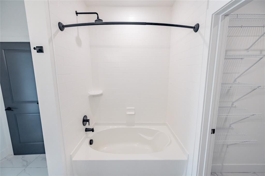 For Rent: $1,820 (1 beds, 1 baths, 684 Square Feet)